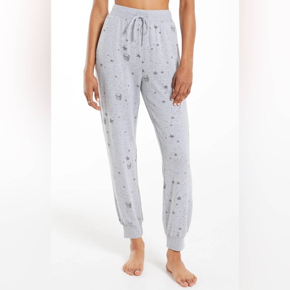 Z Supply Gray Star Skull Print Joggers